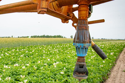 D&uuml;senwagen zur Feldberegnung beim Feldtag zum Thema Landwirtschaft und Wasserschutz am 17.06.2026 in Schw&uuml;blingsen (Uetze/Region Hannover).